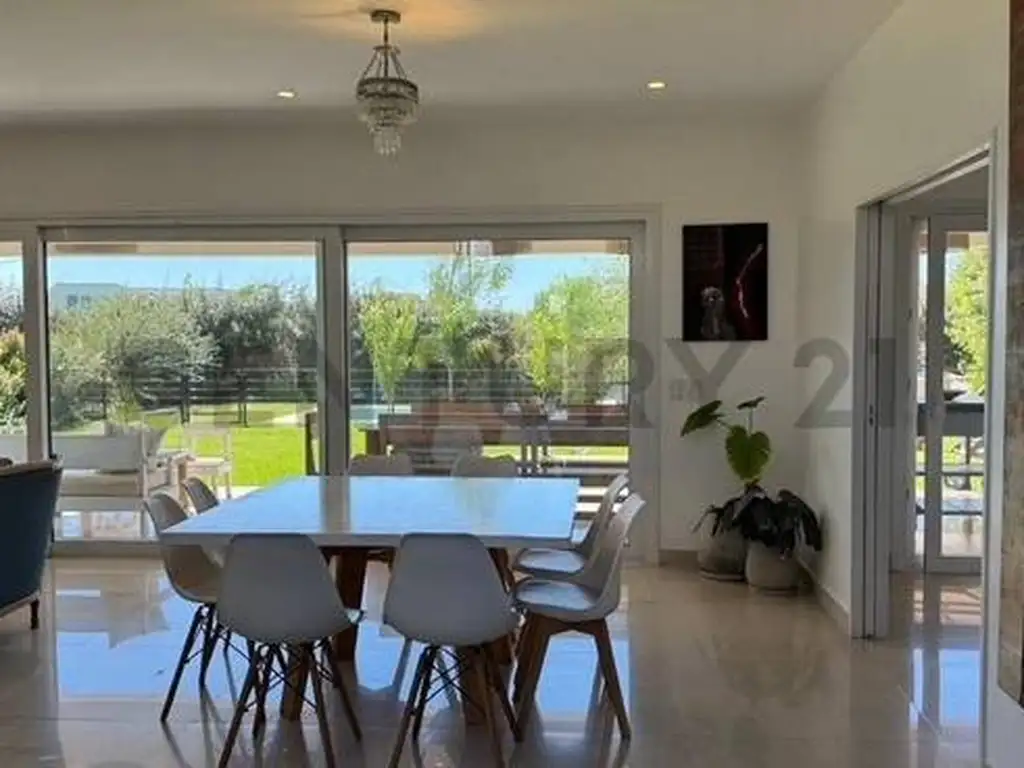 Foto de CASA DE 5 AMBIENTES - BARRIO CEIBOS PUERTOS DEL LAGO, imagen 3