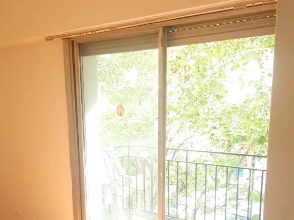 Foto de Departamento de 1 ambiente al frente 3° piso con balcon corrido, imagen 5