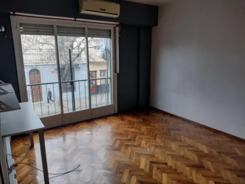Foto de RETASADO. Departamento al frente muy buena ubicación, imagen 3