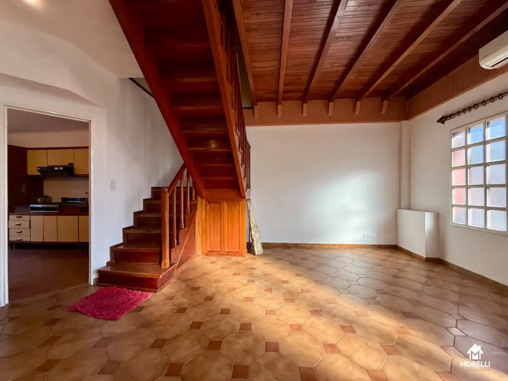 Foto de DÚPLEX 5 AMBIENTES CON COCHERA PASANTE Y PATIO.-, imagen 1