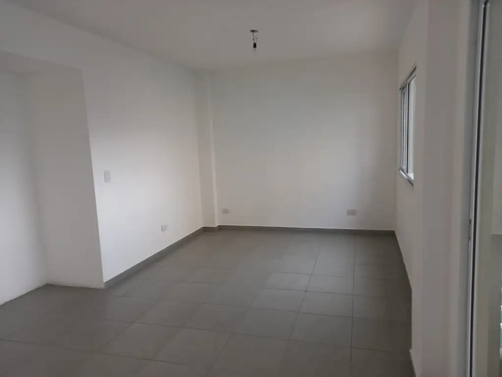 Foto de Hermoso semi piso semi nuevo de un ambiente divisible contra frente con, imagen 4