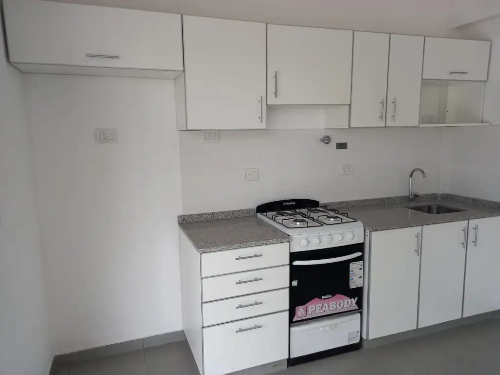 Foto de Hermoso semi piso semi nuevo de un ambiente divisible contra frente con, imagen 5