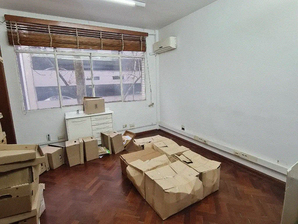 Foto de OFICINA 230 MTS AL FRENTE CON 2 BAÑOS. (BARRIO: CONGRESO/CENTRO), imagen 1