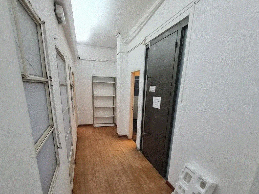 Foto de OFICINA 230 MTS AL FRENTE CON 2 BAÑOS. (BARRIO: CONGRESO/CENTRO), imagen 2