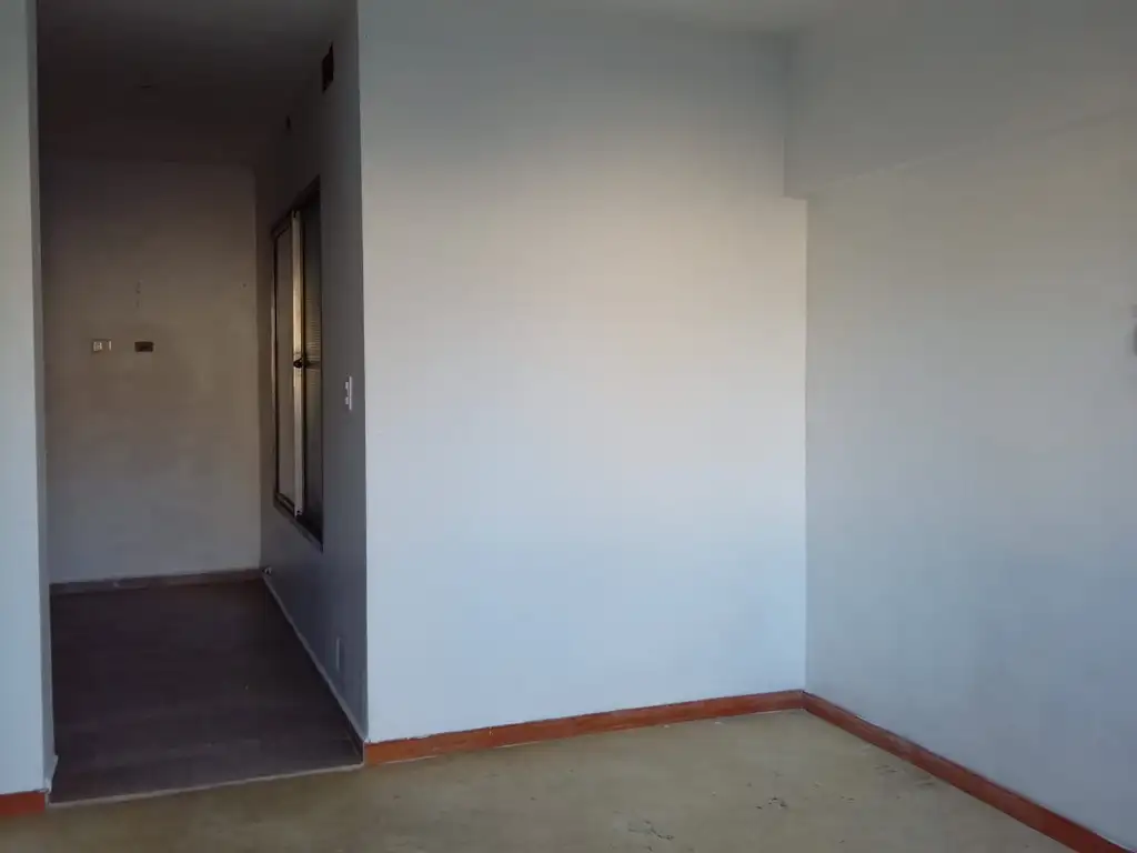 Foto de Departamento dos ambientes con pequeño patio interno y cochera, imagen 2