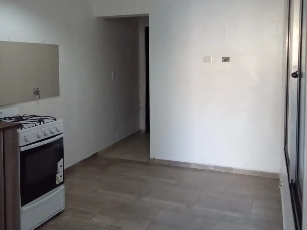 Foto de Departamento dos ambientes con pequeño patio interno y cochera, imagen 4