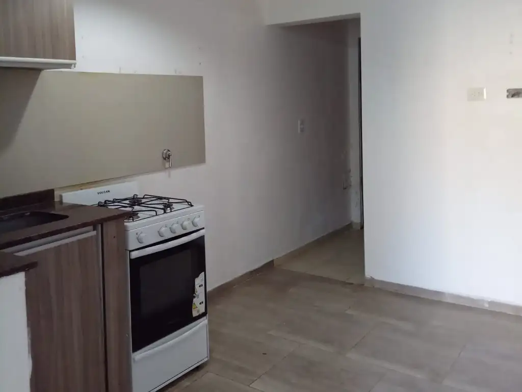 Foto de Departamento dos ambientes con pequeño patio interno y cochera, imagen 3