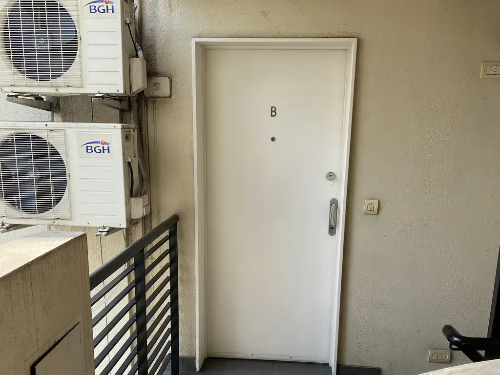 Foto de HERMOSO DEPARTAMENTO DE 4 AMBIENTES AL CONTRAFRENTE,COCHERA, PARRILLA, imagen 3