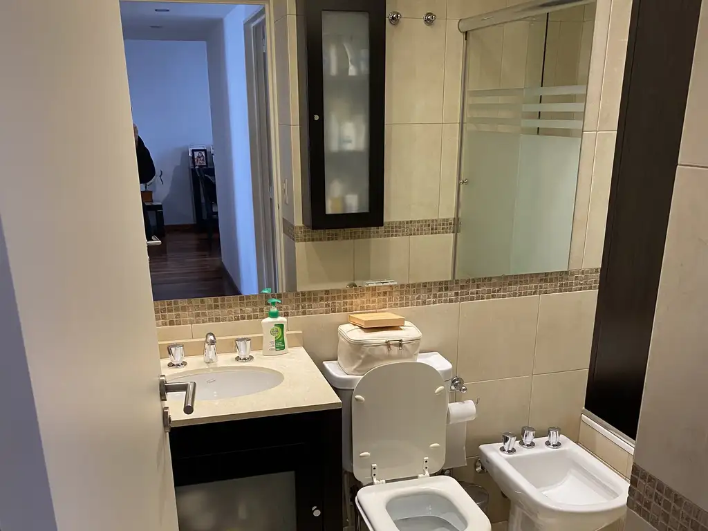 Foto de HERMOSO DEPARTAMENTO DE 4 AMBIENTES AL CONTRAFRENTE,COCHERA, PARRILLA, imagen 4