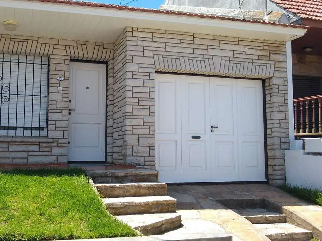 Foto de MUY LINDO CHALET PH AL FRENTE DE 3 AMBS CON COCHERA Y PATIO, imagen 1