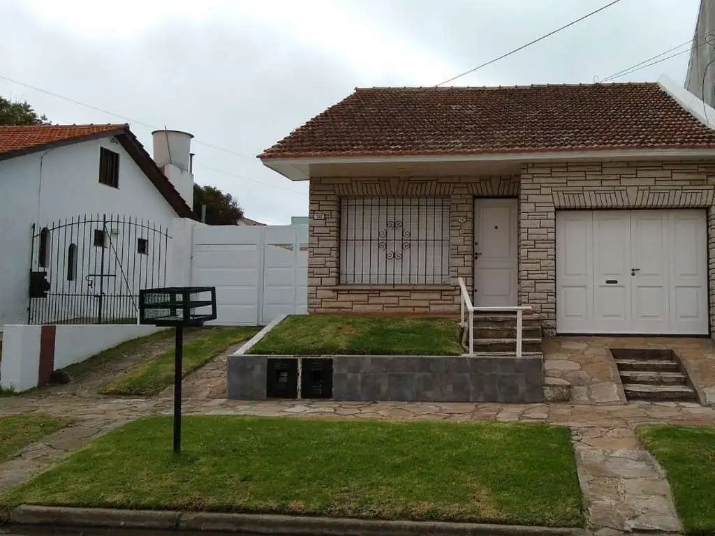 Foto de MUY LINDO CHALET PH AL FRENTE DE 3 AMBS CON COCHERA Y PATIO, imagen 2