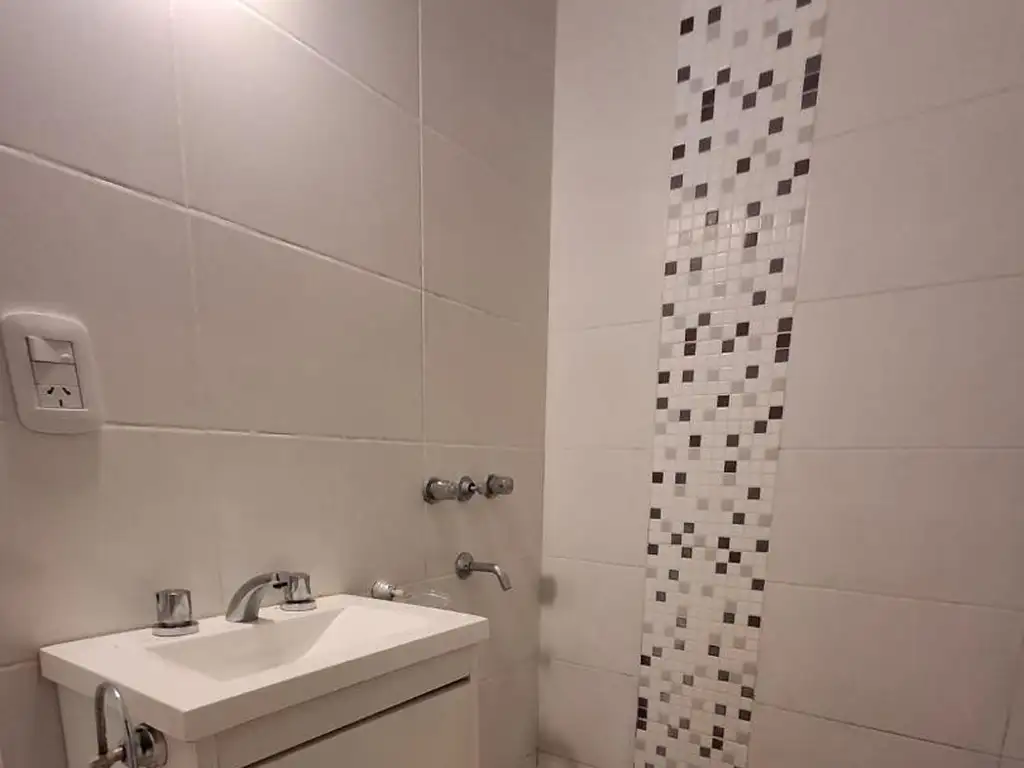 Foto de MONOAMBIENTE EN ALQUILER AL FRENTE, imagen 2