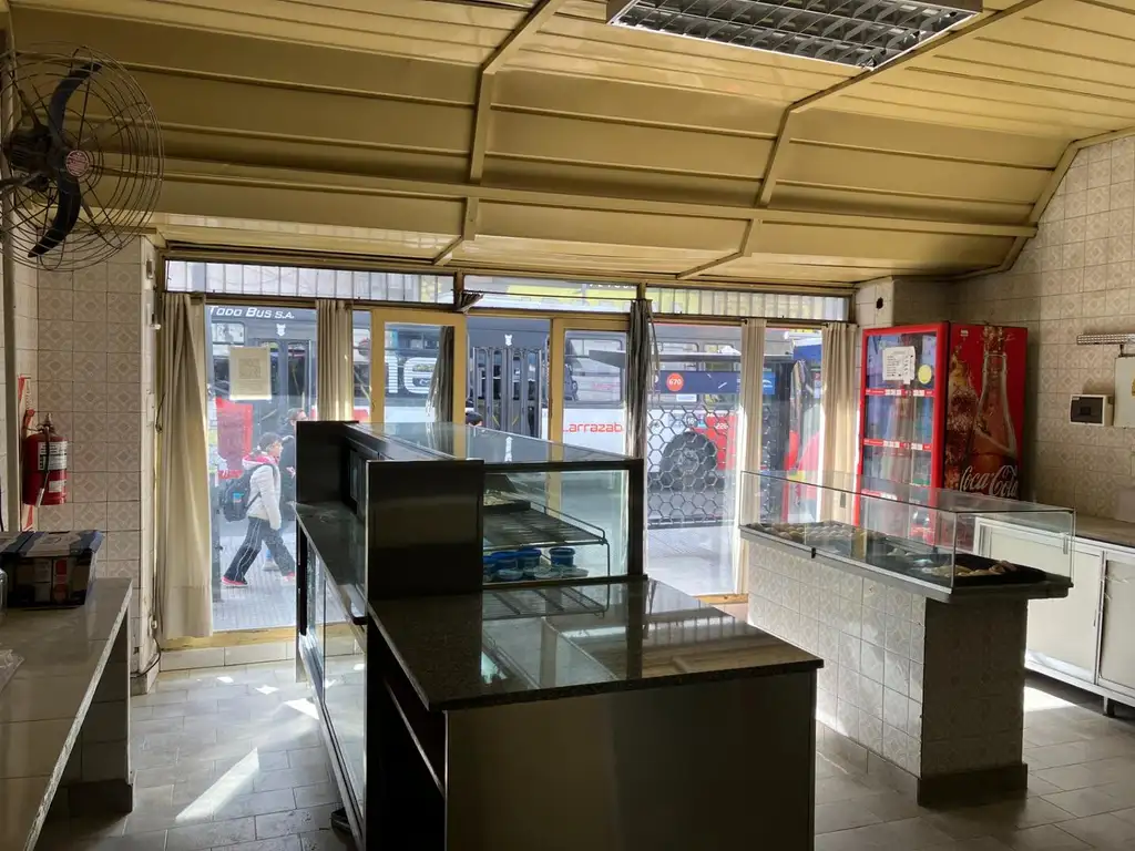 Foto de Local comercial con amplio lote, imagen 1