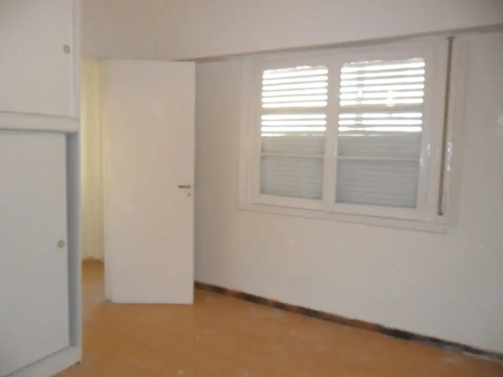 Foto de Dos ambientes tipo ph primer piso por escalera, imagen 4