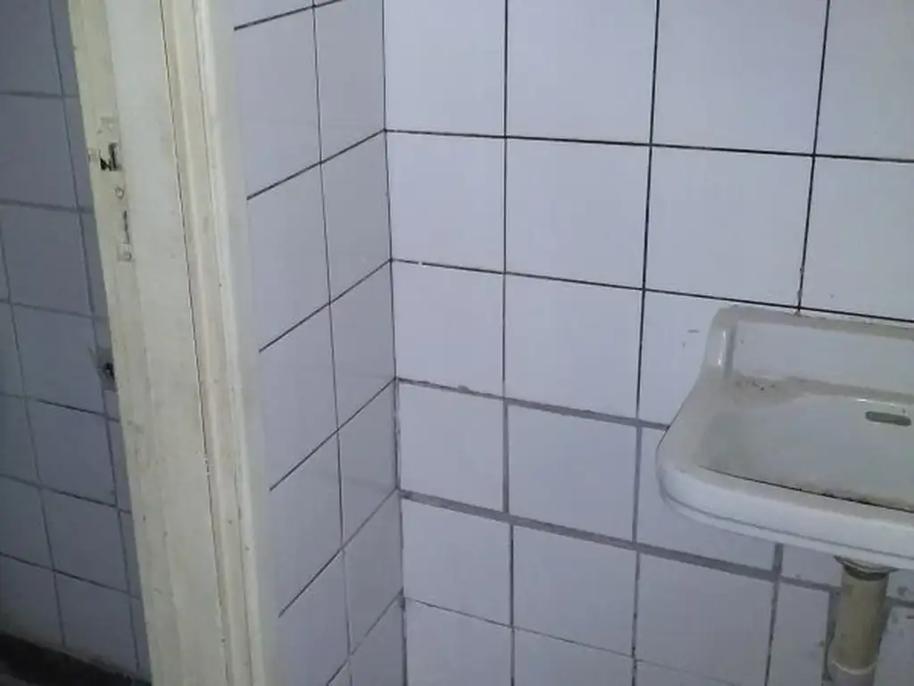 Foto de VENTA LOCAL SOBRE AVENIDA ALIO Y MORENO (180), imagen 2