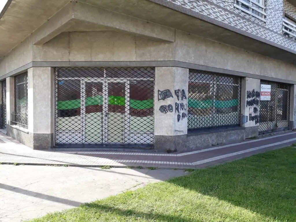 Foto de VENTA LOCAL EN ESQUINA 180 Y MORENO SIN EXPENSAS, imagen 4