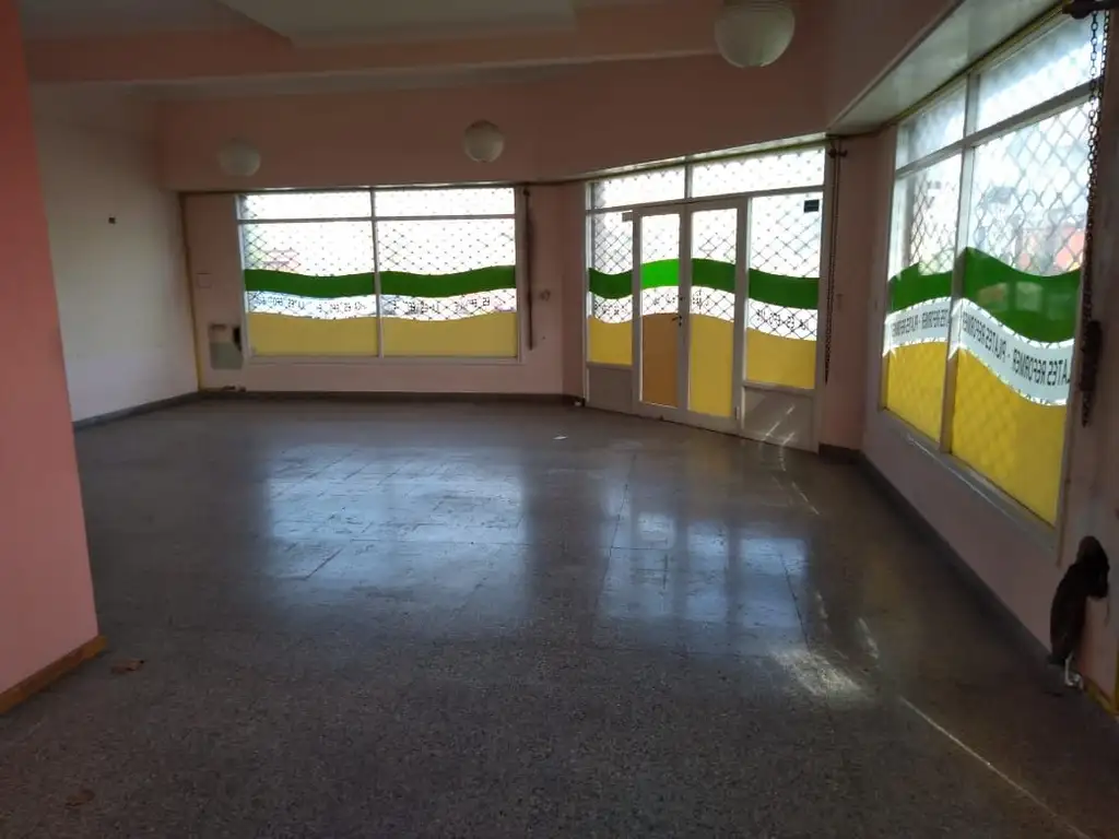 Foto de VENTA LOCAL EN ESQUINA 180 Y MORENO SIN EXPENSAS, imagen 2