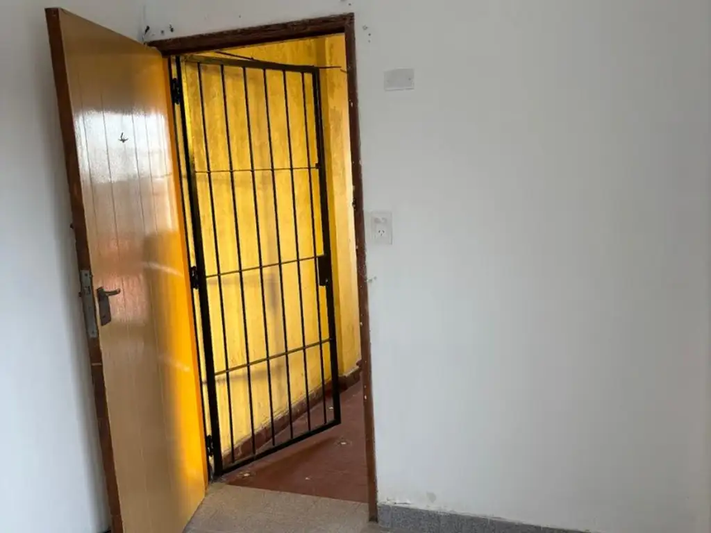 Foto de Venta Local con Depto de 2 ambientes, Parque Avellaneda, Floresta, imagen 5