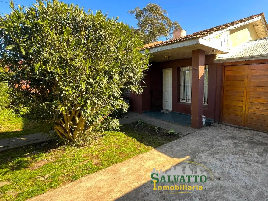 Foto de Chalet 3 ambientes con garage y lote propio en barrio Faro, imagen 1