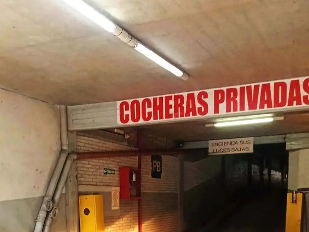Foto de COCHERA CUBIERTA EXCELENTE UBICACIÓN! ALSINA AL 1600, imagen 2