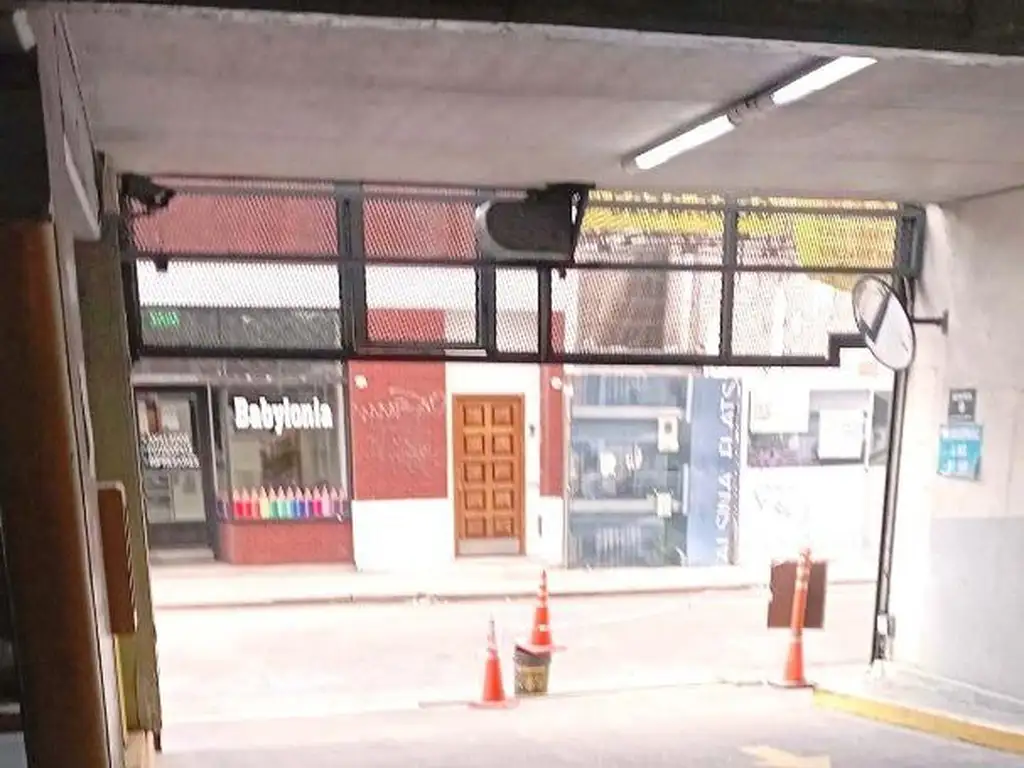 Foto de COCHERA CUBIERTA EXCELENTE UBICACIÓN! ALSINA AL 1600, imagen 5