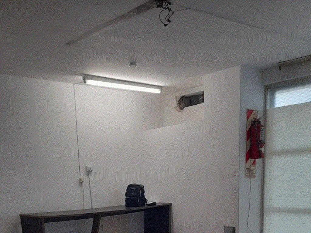 Foto de LOCAL EN EDIFICIO TORRE 32 M2 BAÑO CON ANTEBAÑO FRENTE VIDRIADO, imagen 4