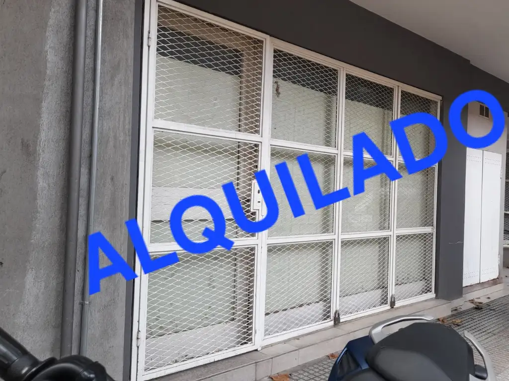 Foto de LOCAL EN EDIFICIO TORRE 32 M2 BAÑO CON ANTEBAÑO FRENTE VIDRIADO, imagen 3
