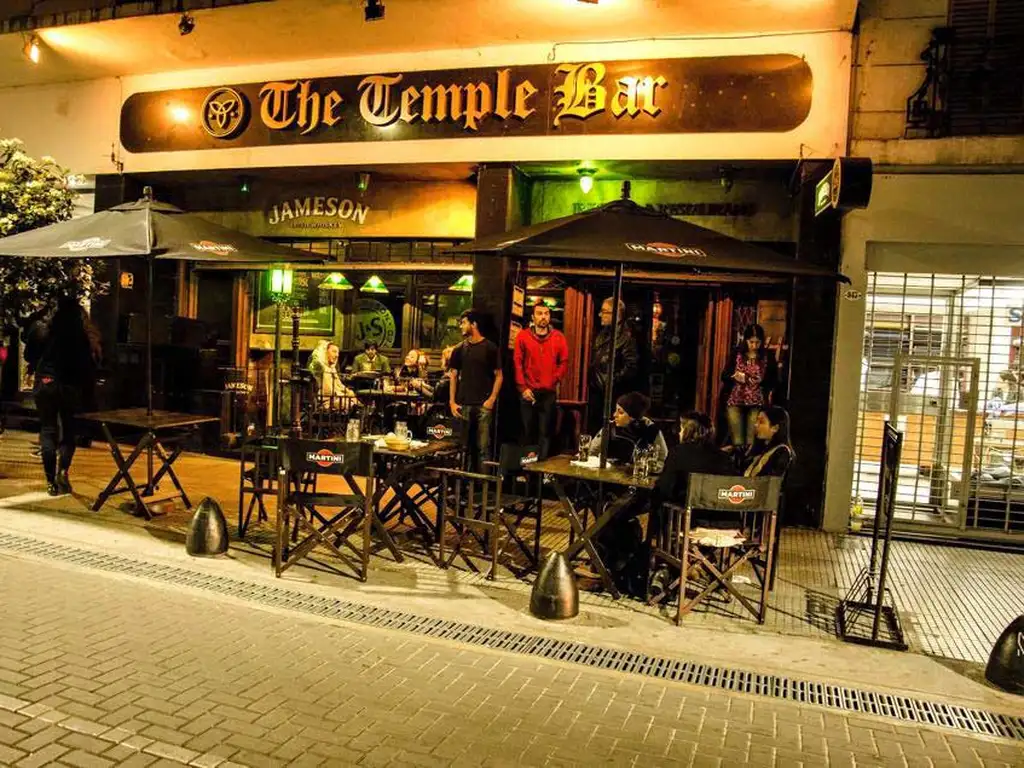 Foto de EXCEPCIONAL LOCAL DE 520M2!! ANTIGUO BAR IRLANDES EN MARCELO T. A MTS, imagen 3