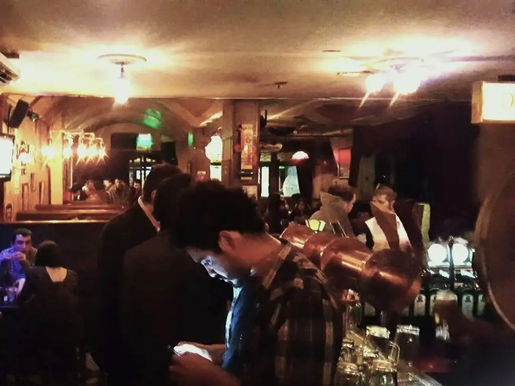 Foto de EXCEPCIONAL LOCAL DE 520M2!! ANTIGUO BAR IRLANDES EN MARCELO T. A MTS, imagen 5