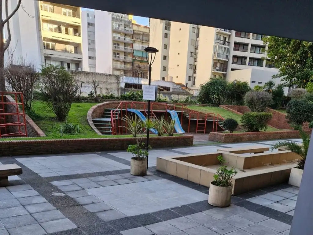 Foto de VENTA AMPLIO DEPTO DE 2 AMBIENTES DE 60M2 EN ALMAGRO, imagen 2