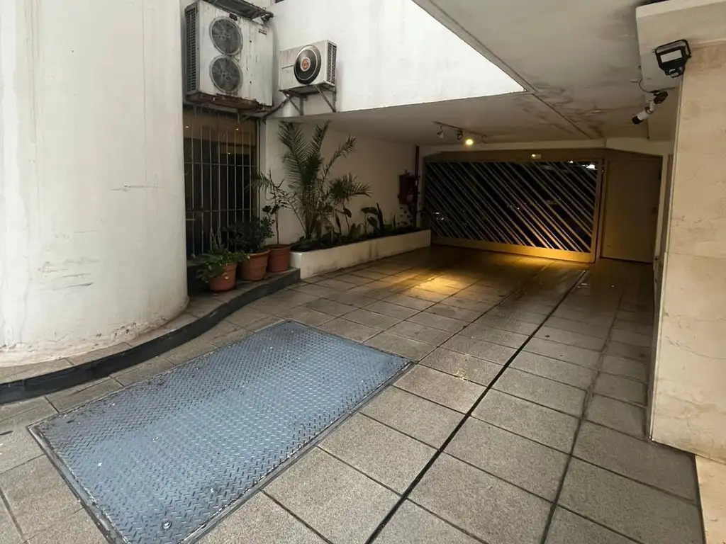 Foto de Cochera Fija Y Cubierta De Muy Facil Acceso. Excelente Ubicacion, imagen 2