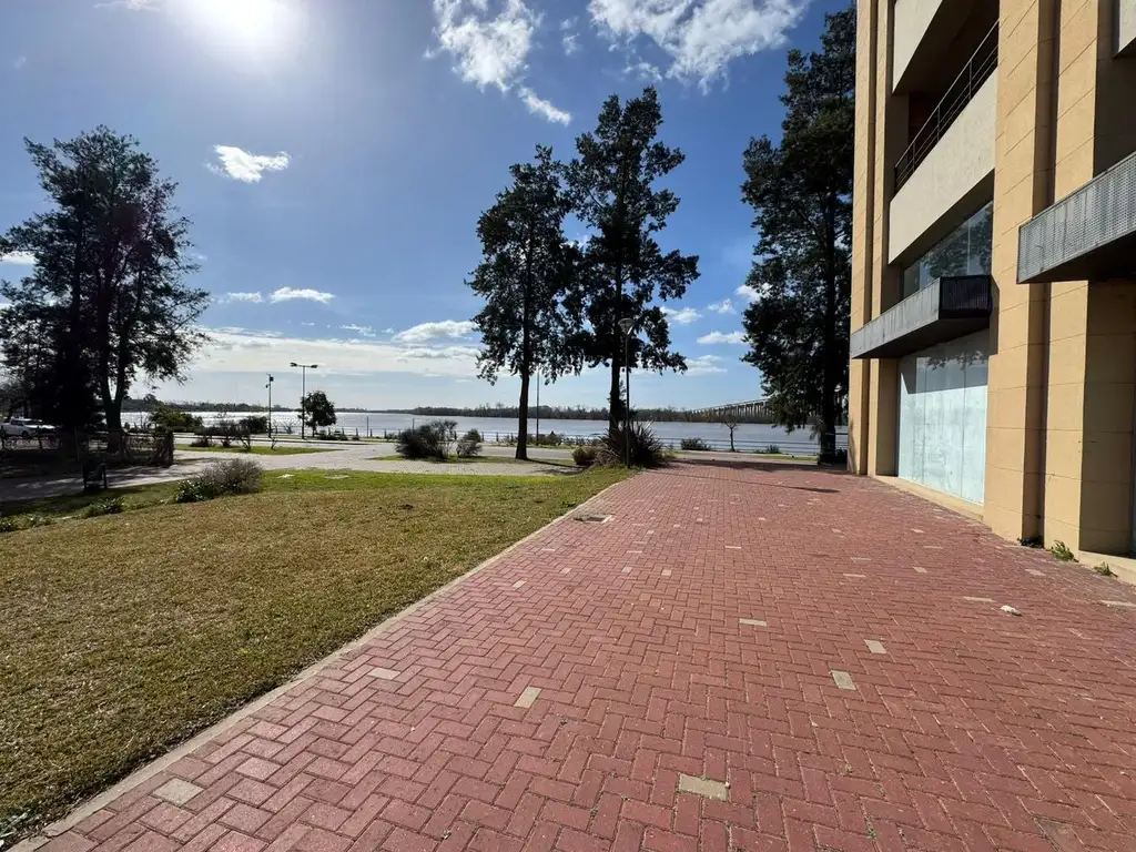 Foto de Local a estrenar con vista lateral al río, imagen 4