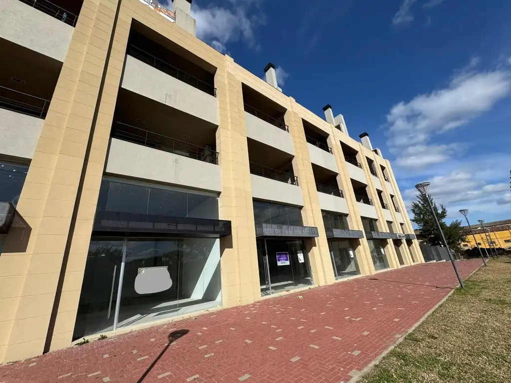 Foto de Local a estrenar con vista lateral al río, imagen 2