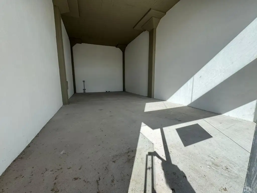 Foto de Local a estrenar con vista lateral al río, imagen 1