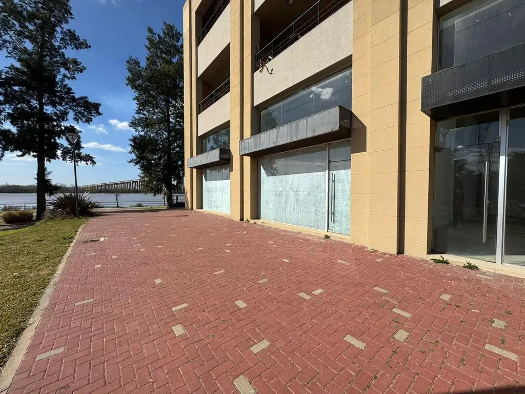 Foto de Local a estrenar con vista lateral al río, imagen 5