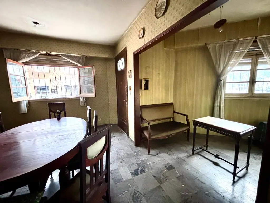 Foto de PH EN PB AL FRENTE- A RECICLAR 3 AMB CON 2 BAÑOS - CASTAÑON 1400 Y, imagen 3