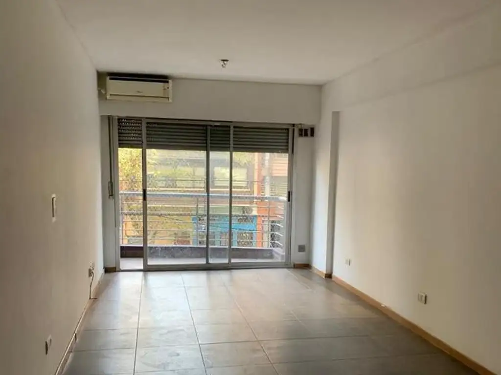 Foto de VENTA - MONOAMBIENTE AL FTE. BALCON CON COCHERA- CABALLITO, imagen 1