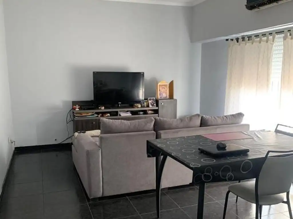 Foto de VENTA - CASA 5 AMBIENTES - LINIERS, imagen 1