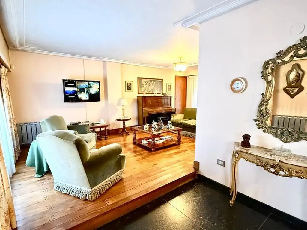 Foto de Importante casa 5 amb c/cochera y parque, imagen 2