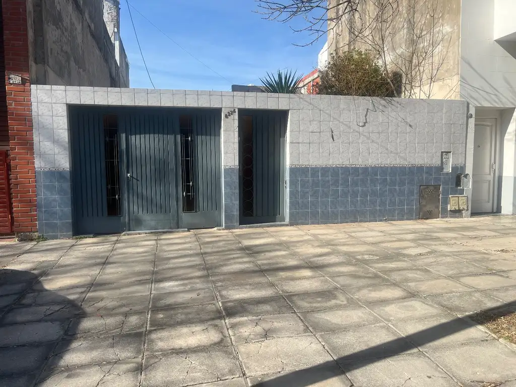 Foto de CASA LOTE PROPIO 7.79 X 27.15 METROS COCHERA , 4 AMBIENTES , QUINCHO, imagen 1