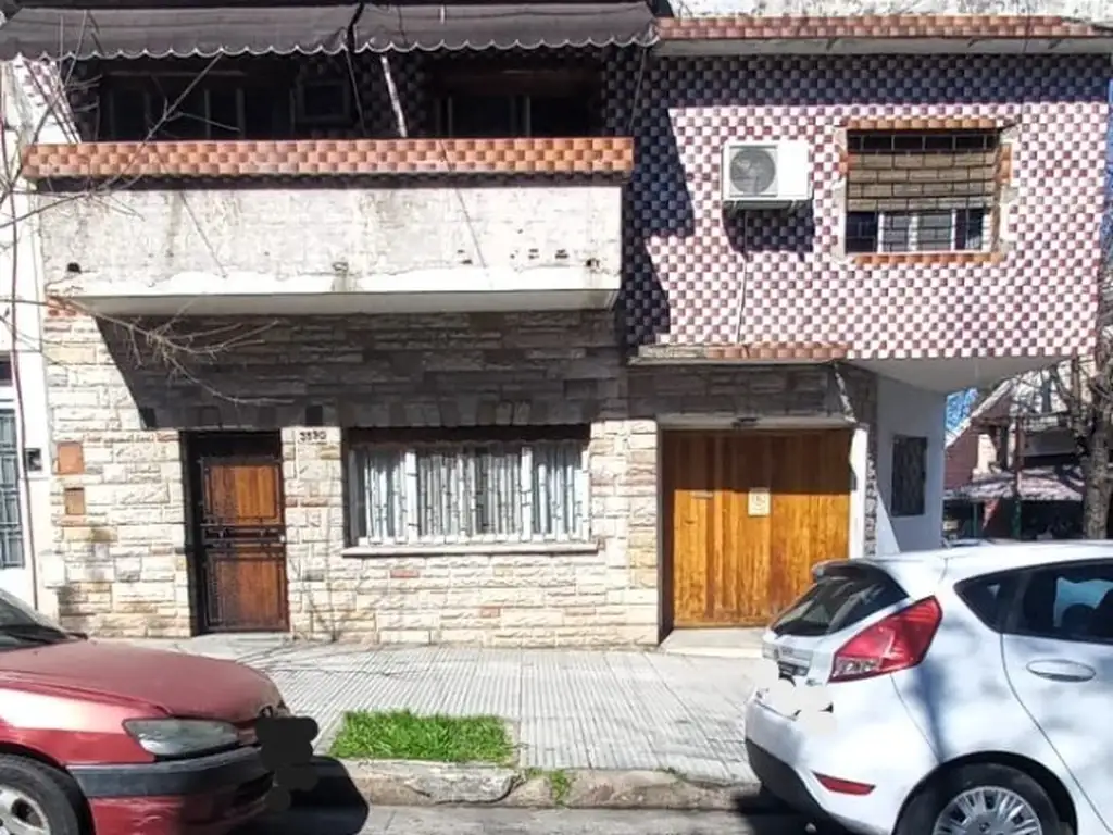 Foto de Floresta casa 5 amb.- Garage y Tza s/Mariano Acosta a 1 cdra de Av, imagen 1