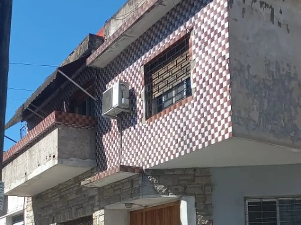 Foto de Floresta casa 5 amb.- Garage y Tza s/Mariano Acosta a 1 cdra de Av, imagen 2