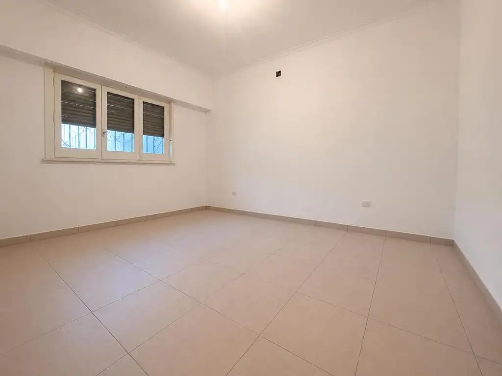 Foto de SOLO USO COMERCIAL/PROFESIONAL - Ituzaingó Norte, imagen 2