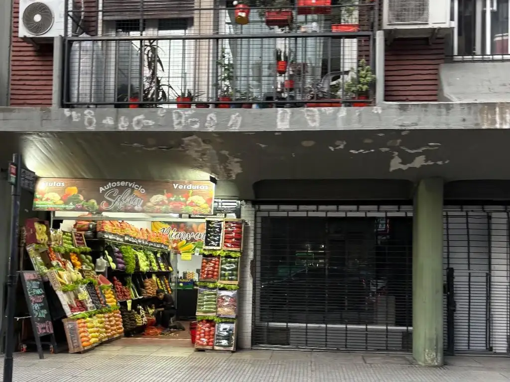 Foto de LOCAL EN VENTA EN AV LUIS MARIA CAMPOS 200, imagen 1