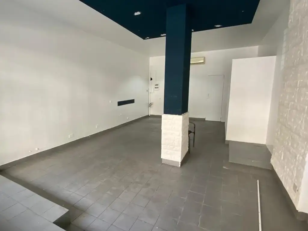 Foto de LOCAL EN VENTA EN AV LUIS MARIA CAMPOS 200, imagen 5