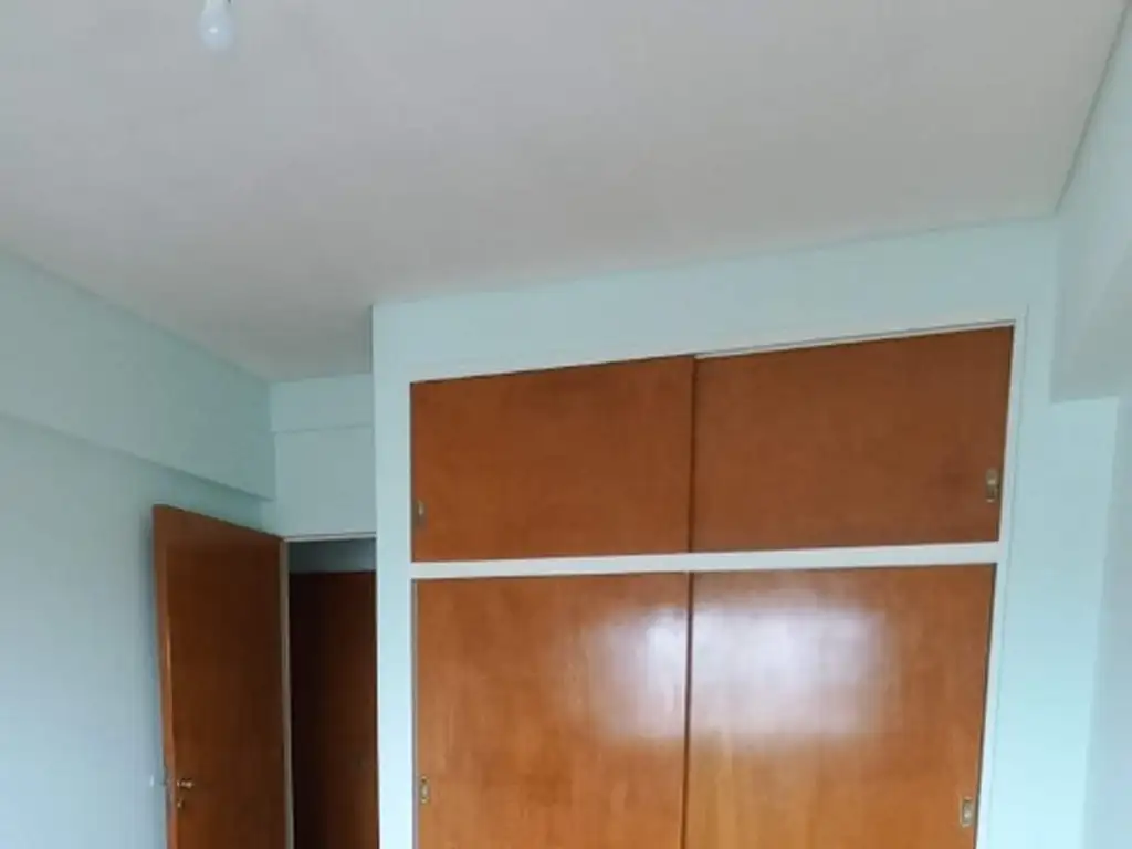 Foto de DEPTO 2 AMB. CON BALCON Y COCHERA, imagen 2