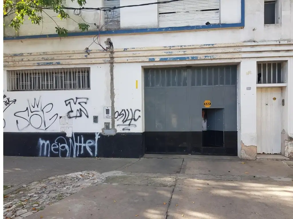 Foto de CERRITO 300, SE ALQUILA, GARAGE Y FABRICA, 2000M2 CUB Y 600, imagen 1