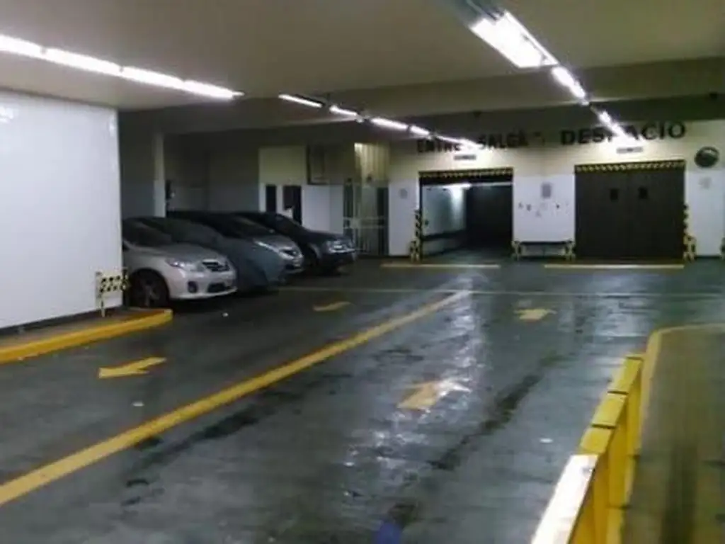 Foto de Cochera en edificio privado de cocheras - Zona Balvanera Uriburu al 400, imagen 1