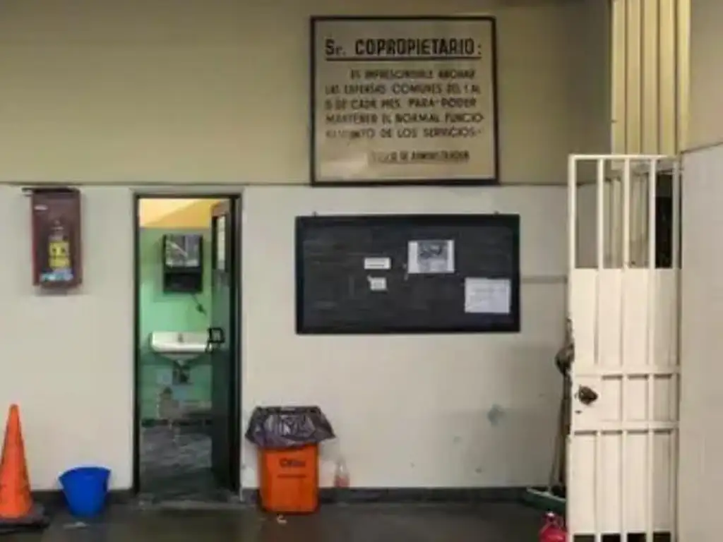 Foto de Cochera en edificio privado de cocheras - Zona Balvanera Uriburu al 400, imagen 2