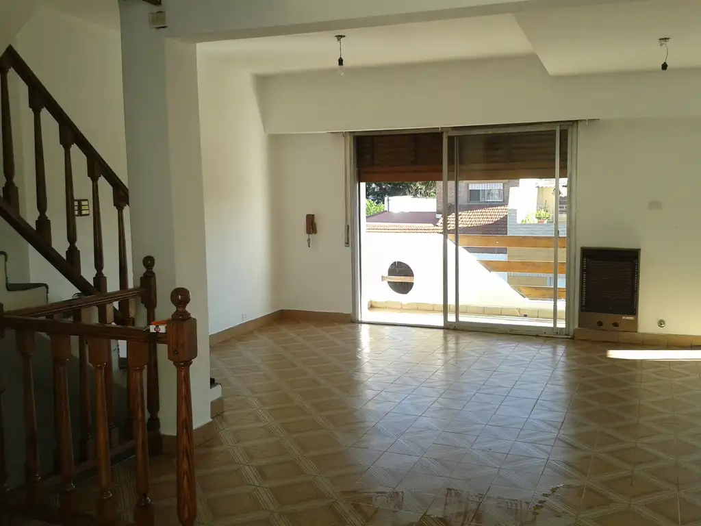 Foto de Casa en venta de varias plantas en Villa Lugano, imagen 1